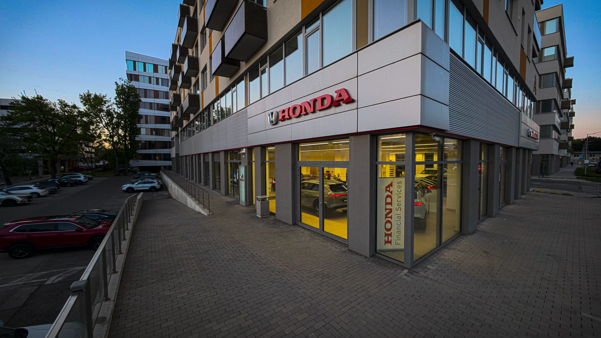 LUSTA Motor - budova